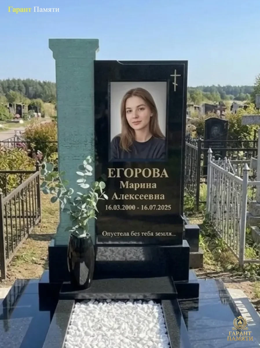 Элитный памятник с колонной из стекла